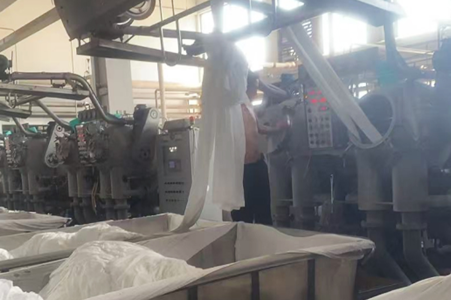 ডাইং কারখানার উৎপাদন-সিলিন্ডারে ধূসর কাপড়